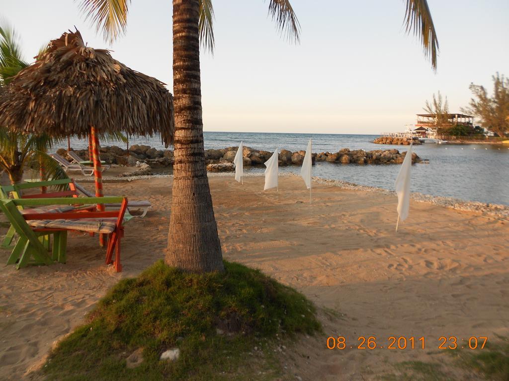 Pipers Cove Resort Runaway Bay Buitenkant foto