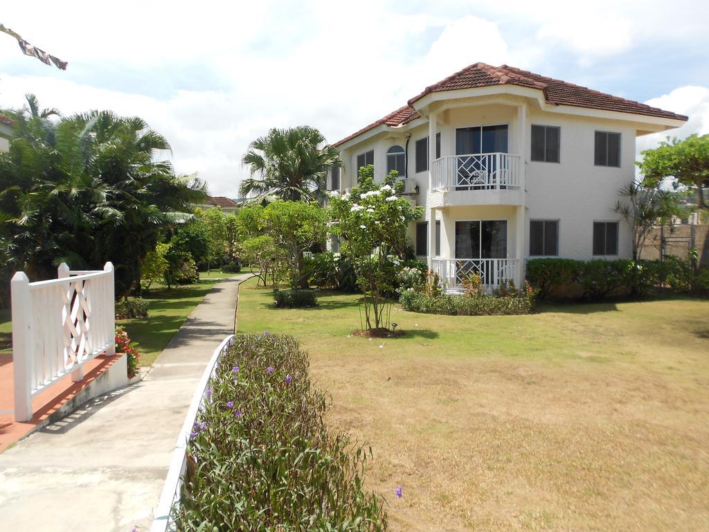 Pipers Cove Resort Runaway Bay Buitenkant foto