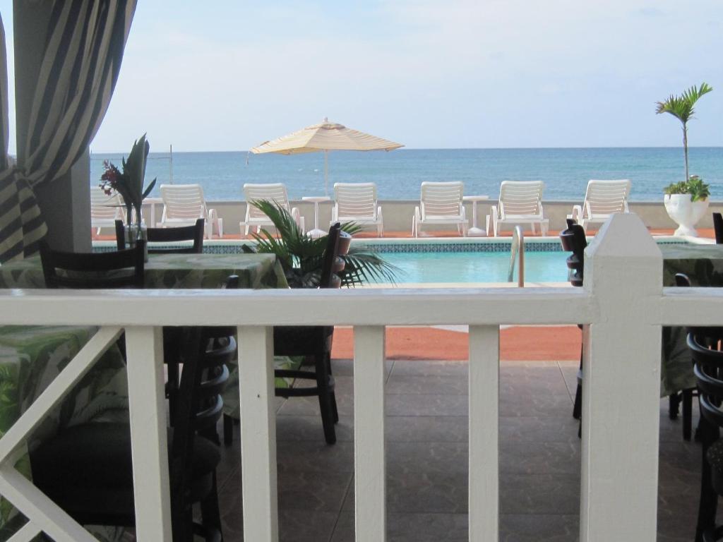 Pipers Cove Resort Runaway Bay Buitenkant foto